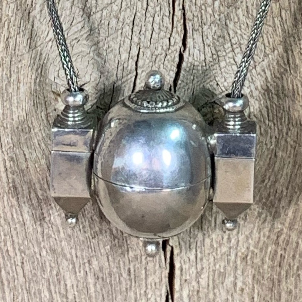 Vintage 900 Silver Lingam Casket Box Necklace